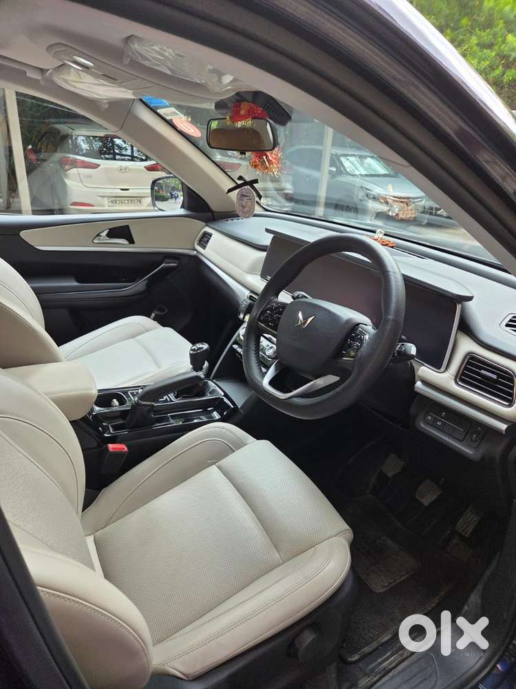 Mahindra Xuv700 Petrol Manual 2024
