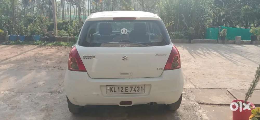 Maruti Suzuki Swift 2010 Petrol Manual