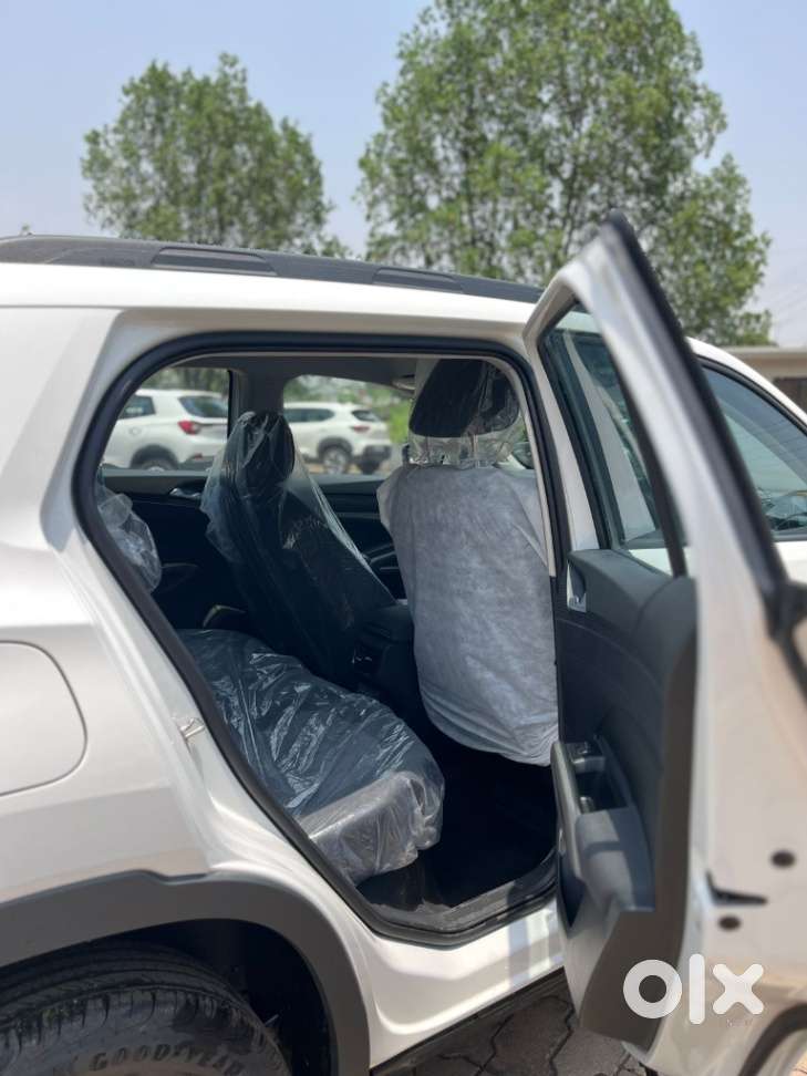 Skoda Kylaq Signature, 2025, Petrol