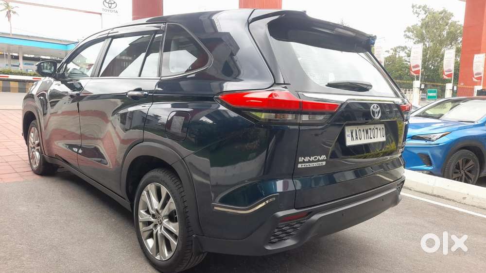 Toyota Innova Hycross 2.0 Zx (o) Hybrid 7 Str, 2023