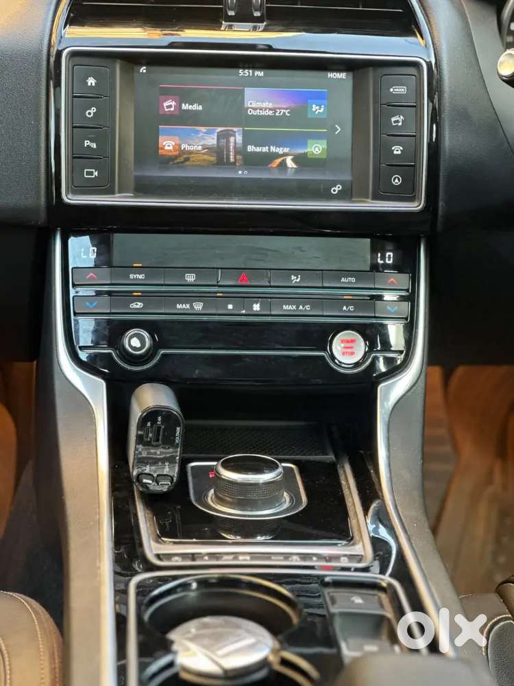 Jaguar Prestige Xe 2017 Year