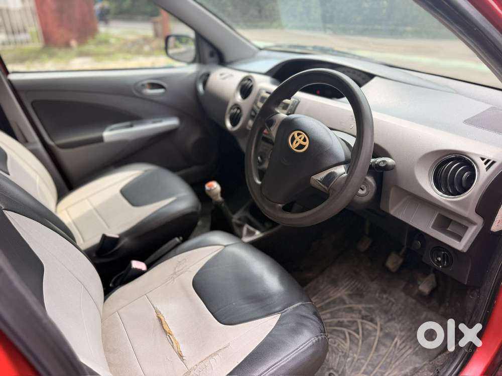 Toyota Etios V, 2011, Petrol