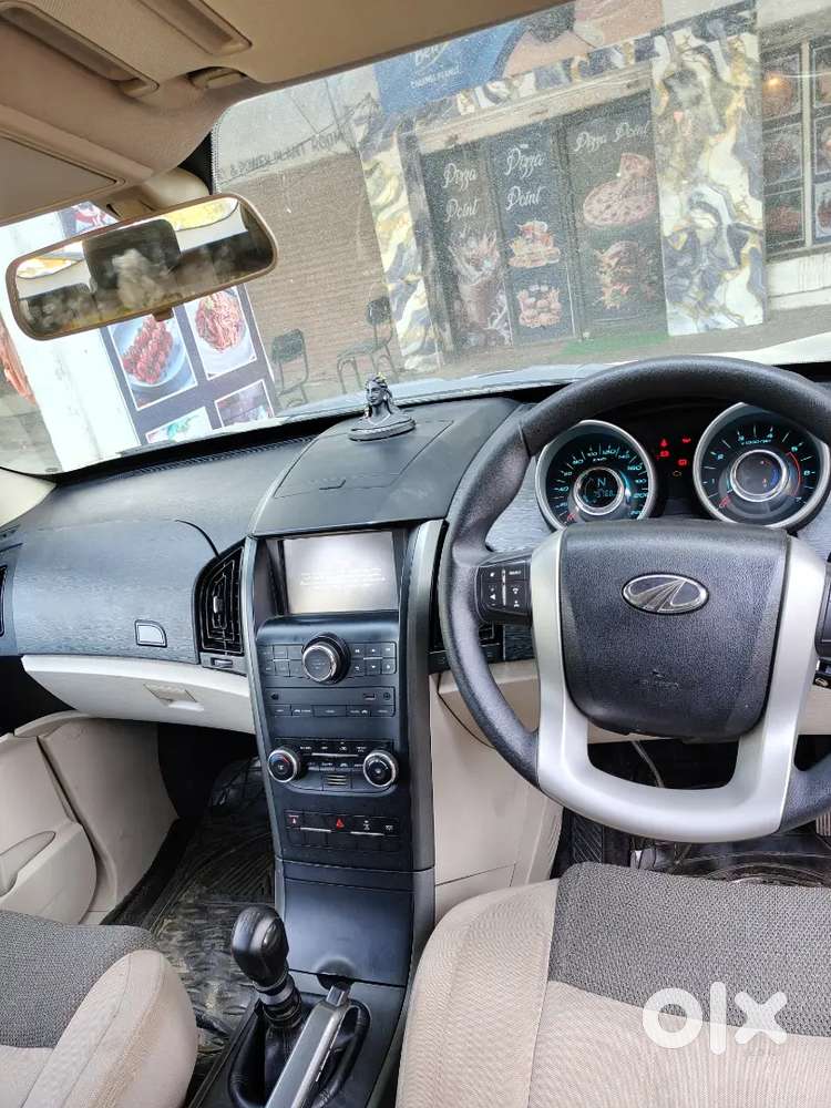 Mahindra Xuv500 2017 Diesel 70000 Km Driven
