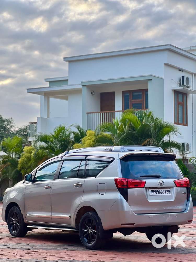 Toyota Innova Crysta 2.4 V 8 Str, 2016, Diesel