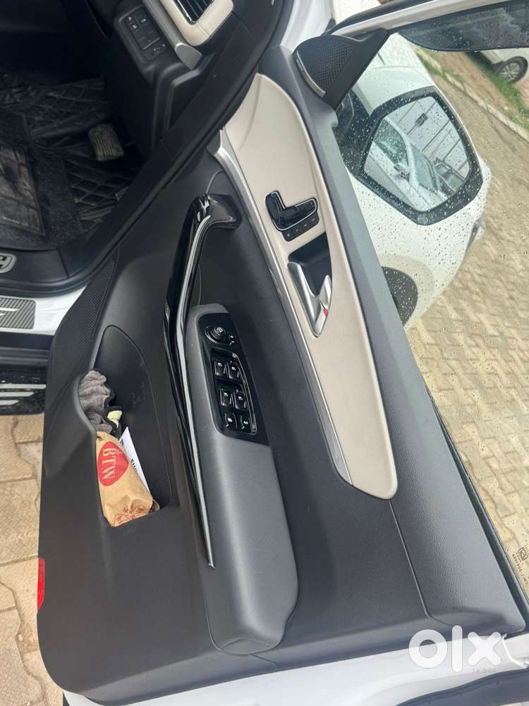 Mahindra Xuv700 2.2 Ax 7 Diesel At Luxury Pack Str Awd, 2024, Diesel