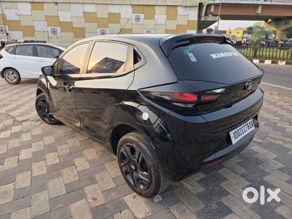 Tata Altroz 1.2 Xza Plus Dark Edition Dct, 2023, Petrol