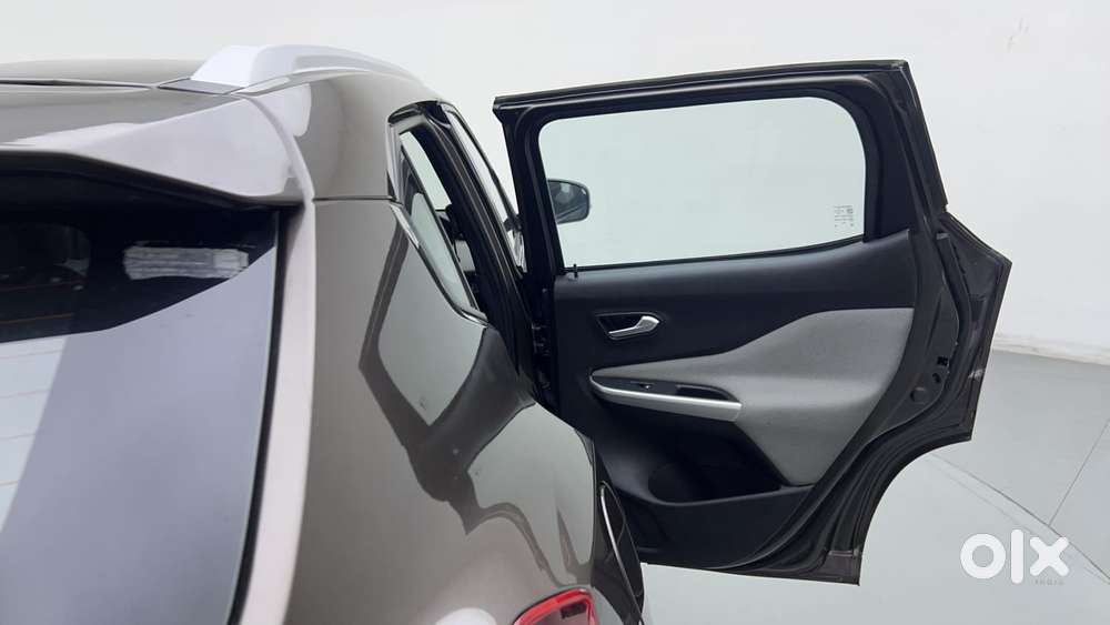 Nissan Magnite Xv Turbo, 2022, Petrol