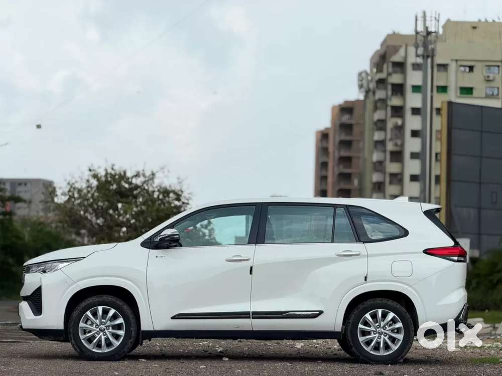 Toyota Innova Hycross 2.0 Vx (o) Hybrid 7 Str, 2025, Petrol