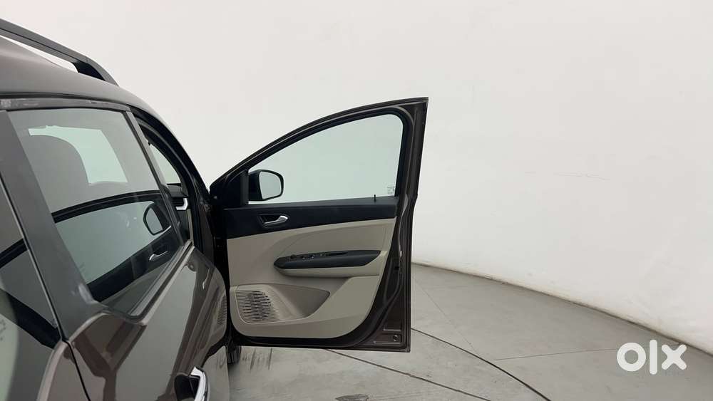 Renault Triber Rxz, 2021, Petrol
