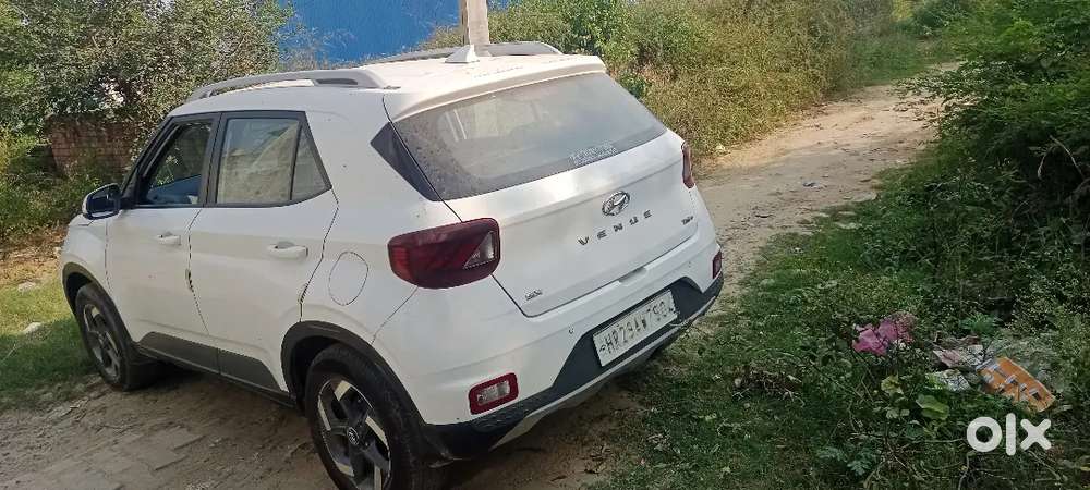 Hyundai Venue 2021 Petrol 76000 Km Driven