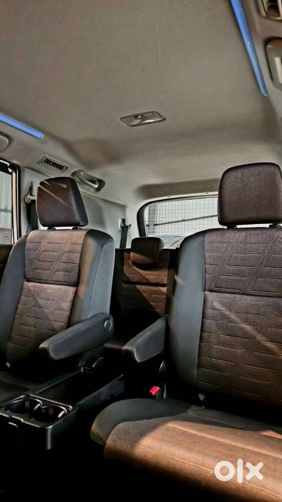 Toyota Innova Hycross 2.0 Vx Hybrid 7 Str, 2023, Cng & Hybrids