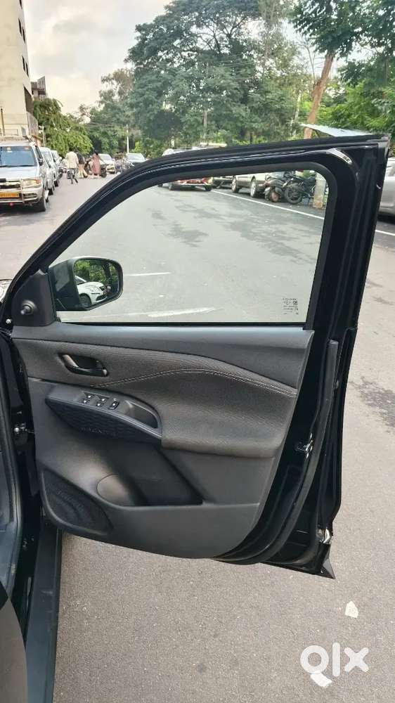 Nissan Magnite1.0 Visa Plus Black  2025 Petrol Well Maintained