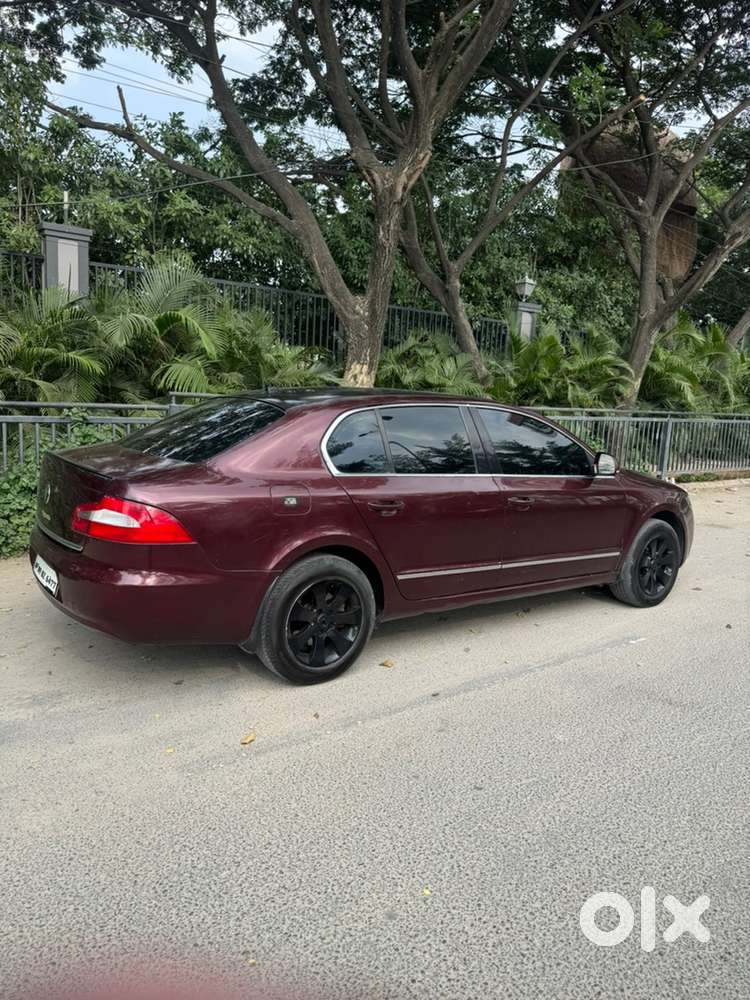 Skoda Superb Petrol 2011
