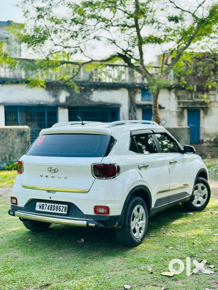 Hyundai Venue 2020 Petrol Well Maintained