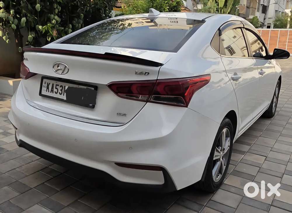 Hyundai Verna 1.6 Crdi Sx+ At With Sunroof