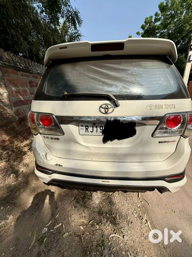 Toyota Fortuner 2013 Diesel 285000 Km Driven