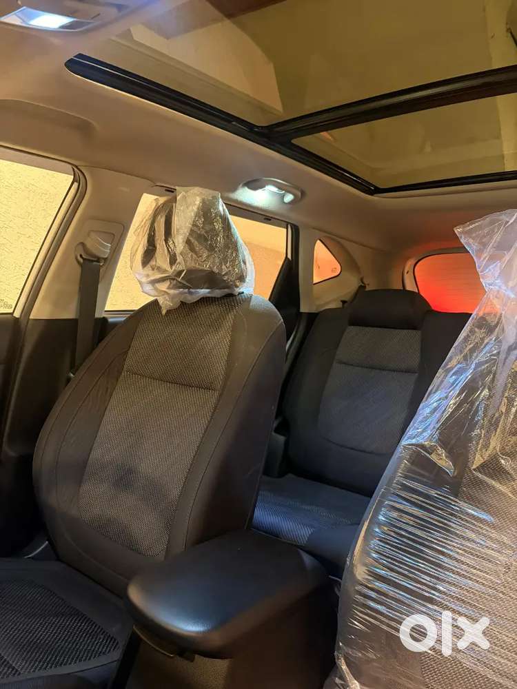 Kia Seltos Htk(o) Next To Showroom , Panaromic Sunroof