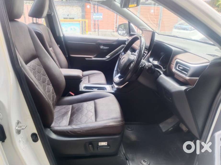 Toyota Innova Hycross 2.0 Zx Hybrid 7 Str, 2023, Cng & Hybrids