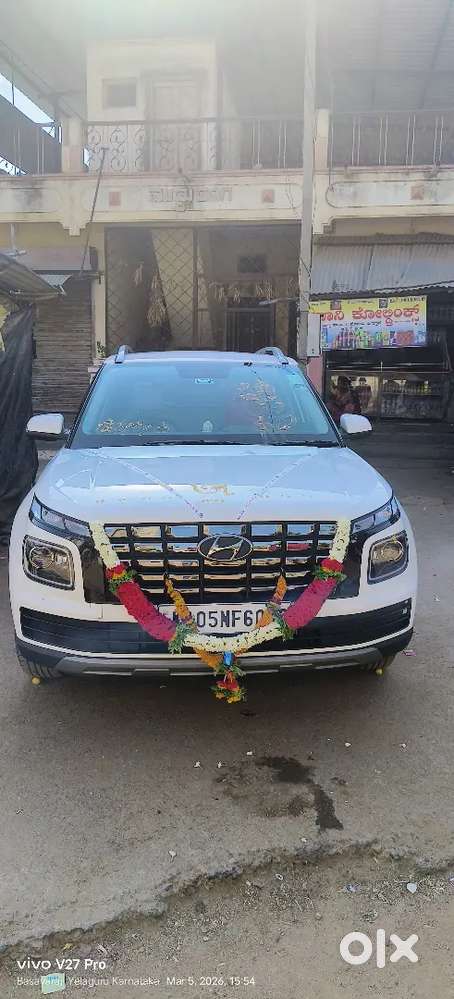 Hyundai Venue 2022 Petrol 19000 Km Driven