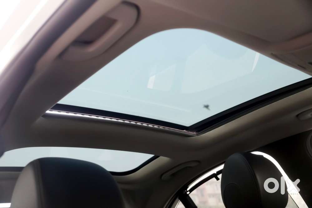 2015 Mercedes-benz C200 Avantgarde  Low Mileage  Panoramic Roof