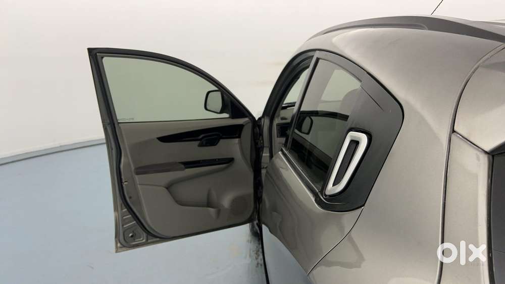 Mahindra Kuv 100 2016-2017 Mfalcon G80 K8, 2016, Petrol