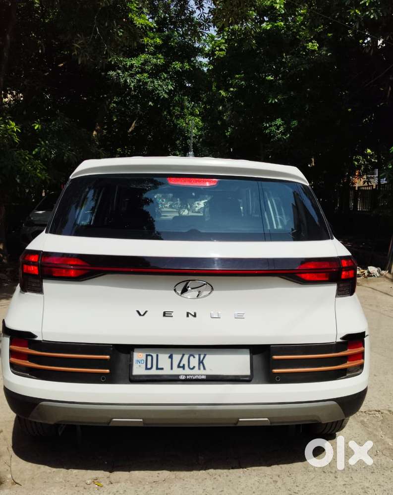 Hyundai Venue [2022-ongoing] 1.2 E, 2025, Petrol