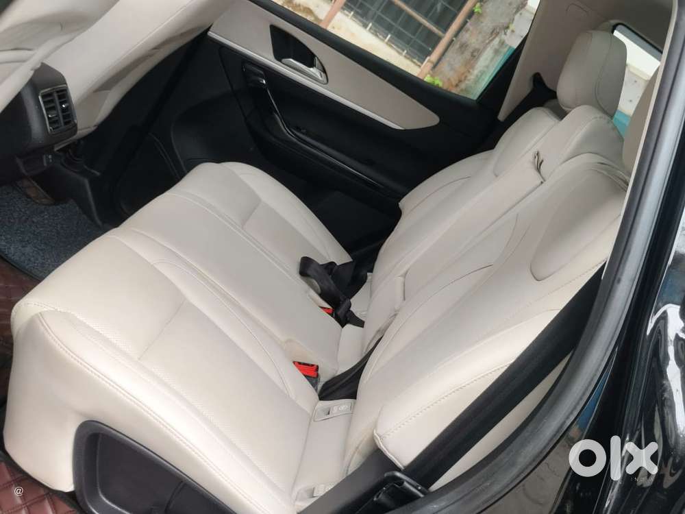 Mahindra Xuv700 2.0 Ax 7 Petrol At Str, 2024, Petrol