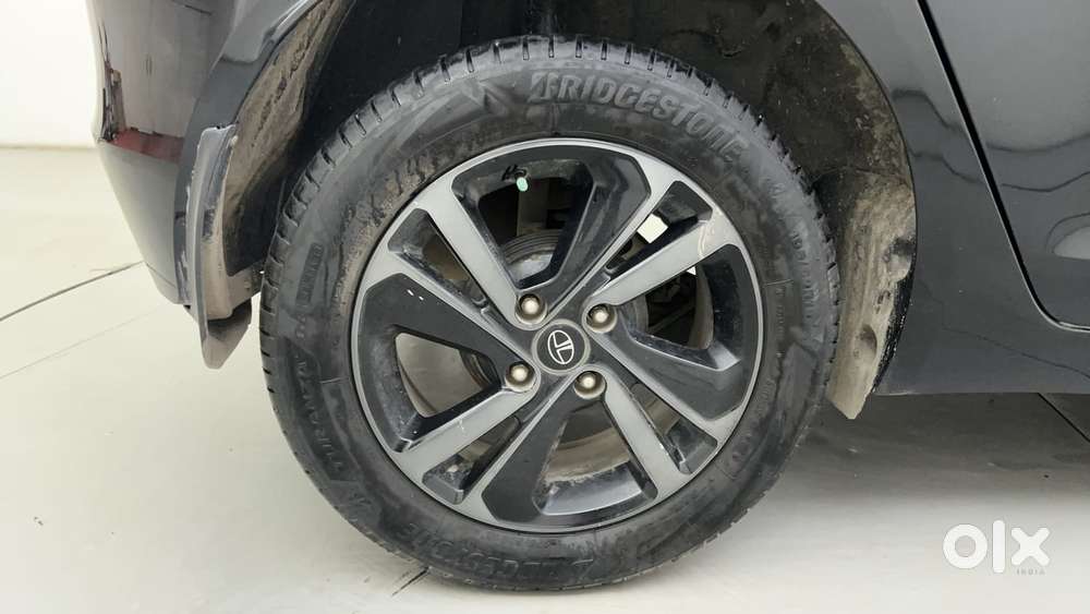 Tata Altroz 1.2 Xza Plus Dark Edition Dct, 2022, Petrol