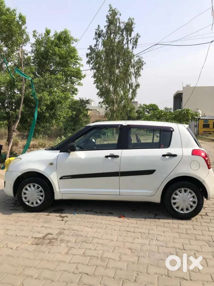 Less Driven Maruti Suzuki Swift 2011 Petrol 67000 Km Driven