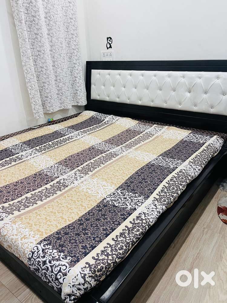 Hydraulic bed, best condition, 1year old