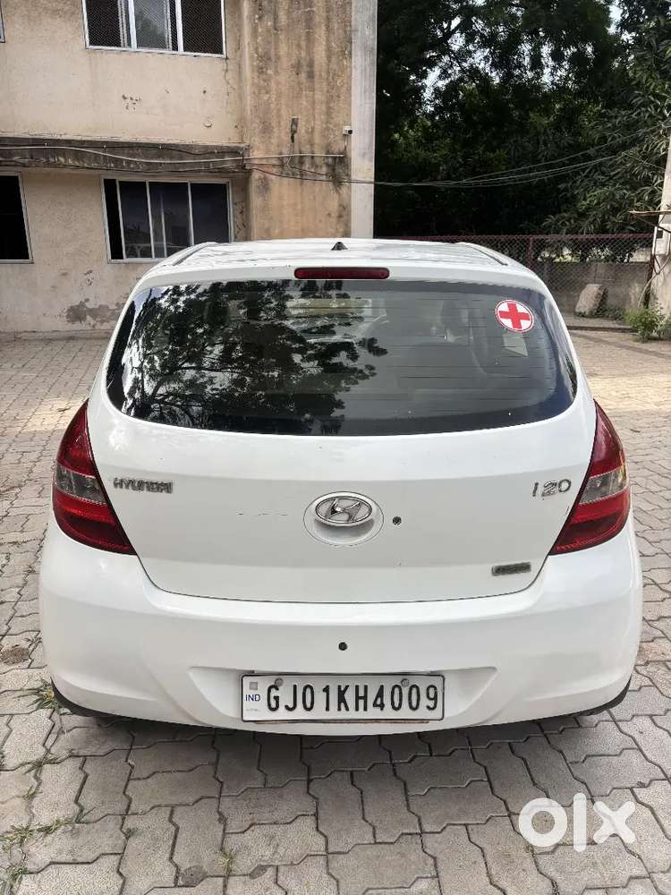 Doctor Female Car Reparshing Done Tiptop Condition