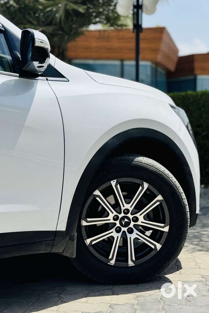 Mahindra Xuv700 2.2 Ax 7 Diesel At Luxury Pack Str, 2025, Diesel