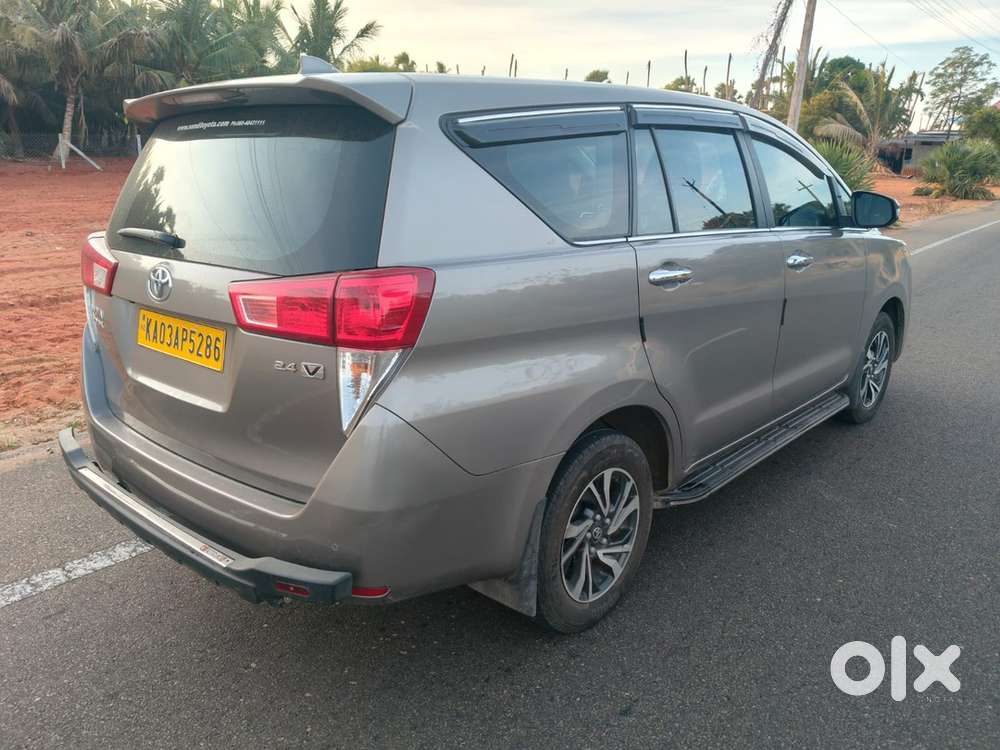 Toyota Innova Crysta 2025