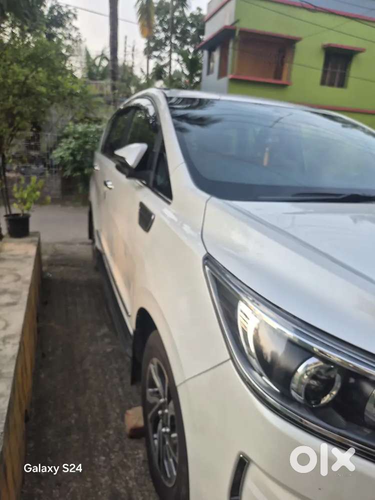 Toyota Innova Crysta Diesel 2.4 V 8 Str 2026