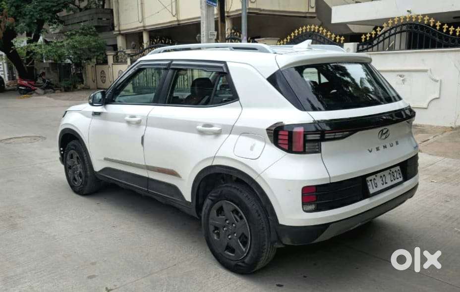 Hyundai Venue 1.2 S (o), 2024, Petrol