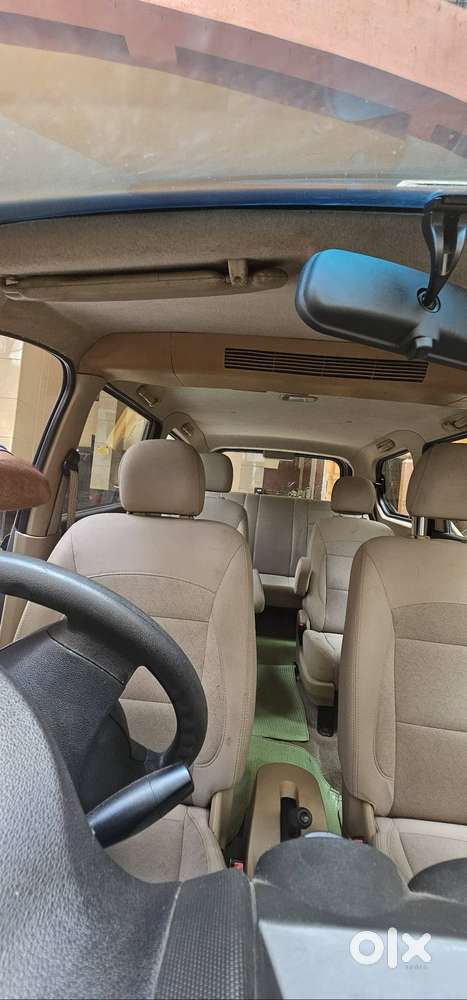 Enjoy 7 Seater Cng Car