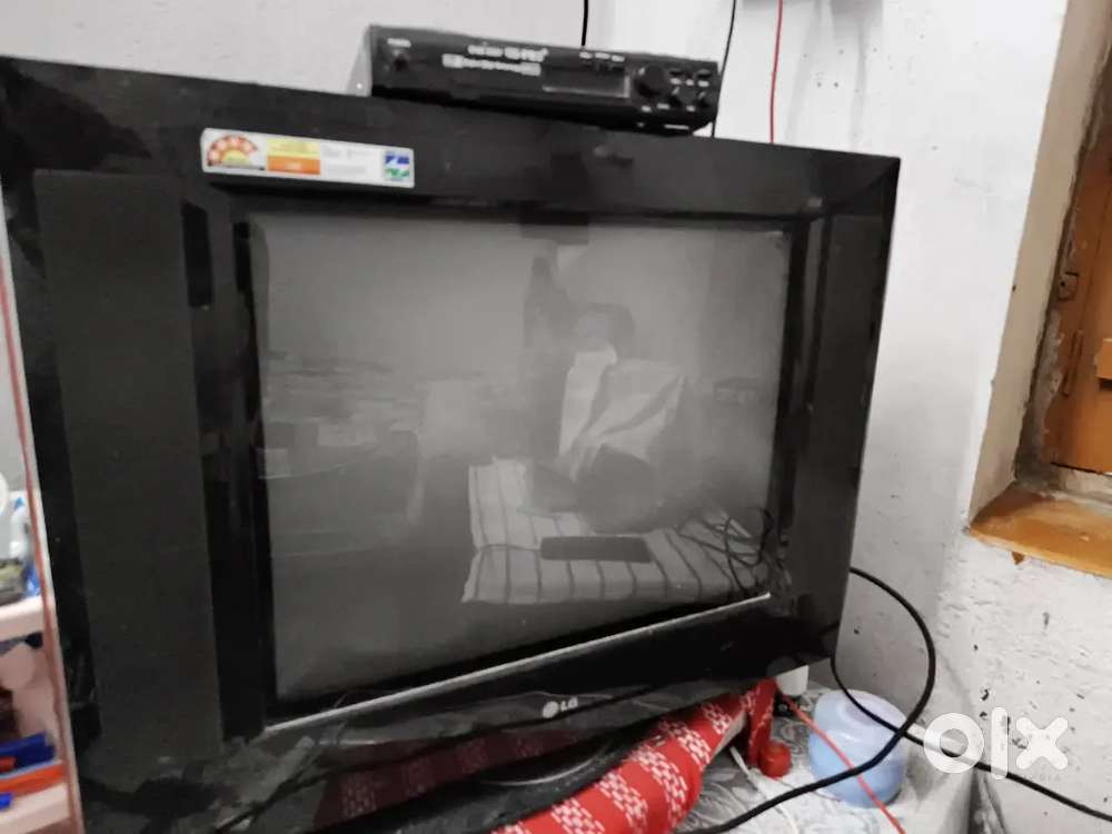 Tv selling Lg company 24 inches