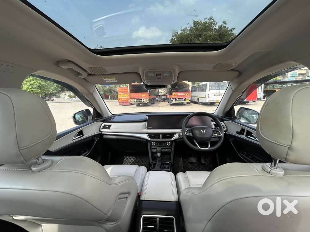 Mahindra Xuv700 2.0 Ax 7 Petrol At Luxury Pack Str, 2023, Petrol