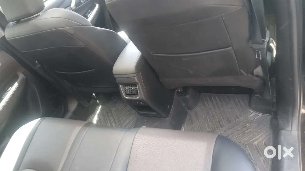 Toyota Hyrder V Petrol + Hybrid