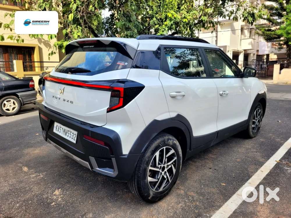 Mahindra Xuv 3xo Ax5 Pm Mt, 2024, Petrol