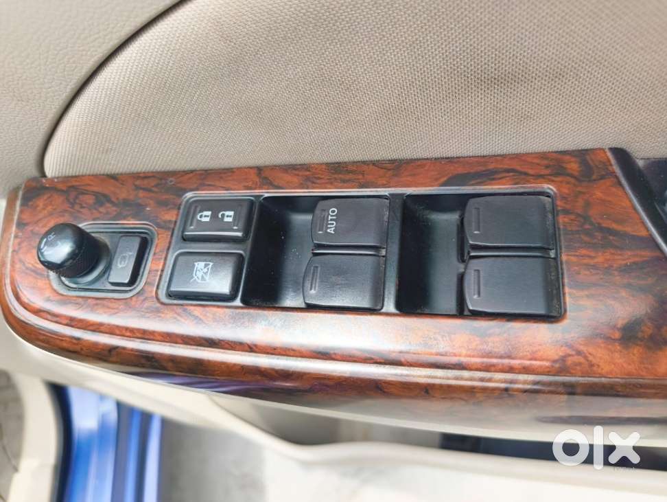 Maruti Suzuki Dzire 1.2 Zxi Amt, 2017, Petrol