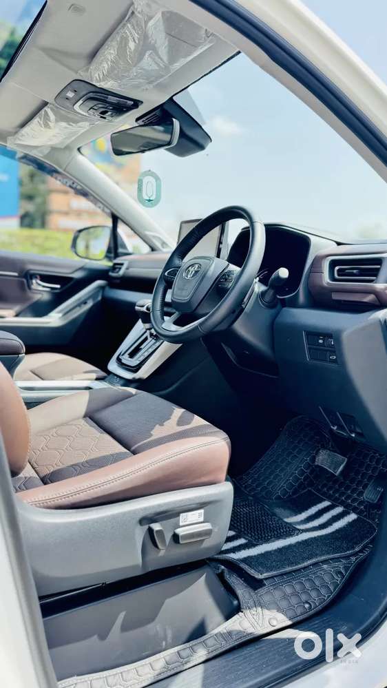 Toyota Innova Hycross 2.0 Zx Hybrid 7 Str, 2024, Petrol