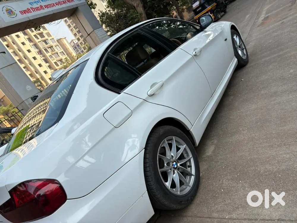 Bmw 320i 2010  White Beast