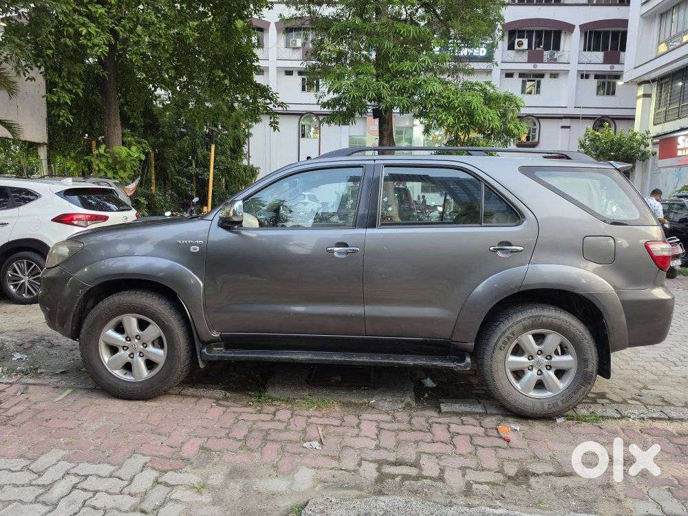 Toyota Fortuner, 2010, Petrol