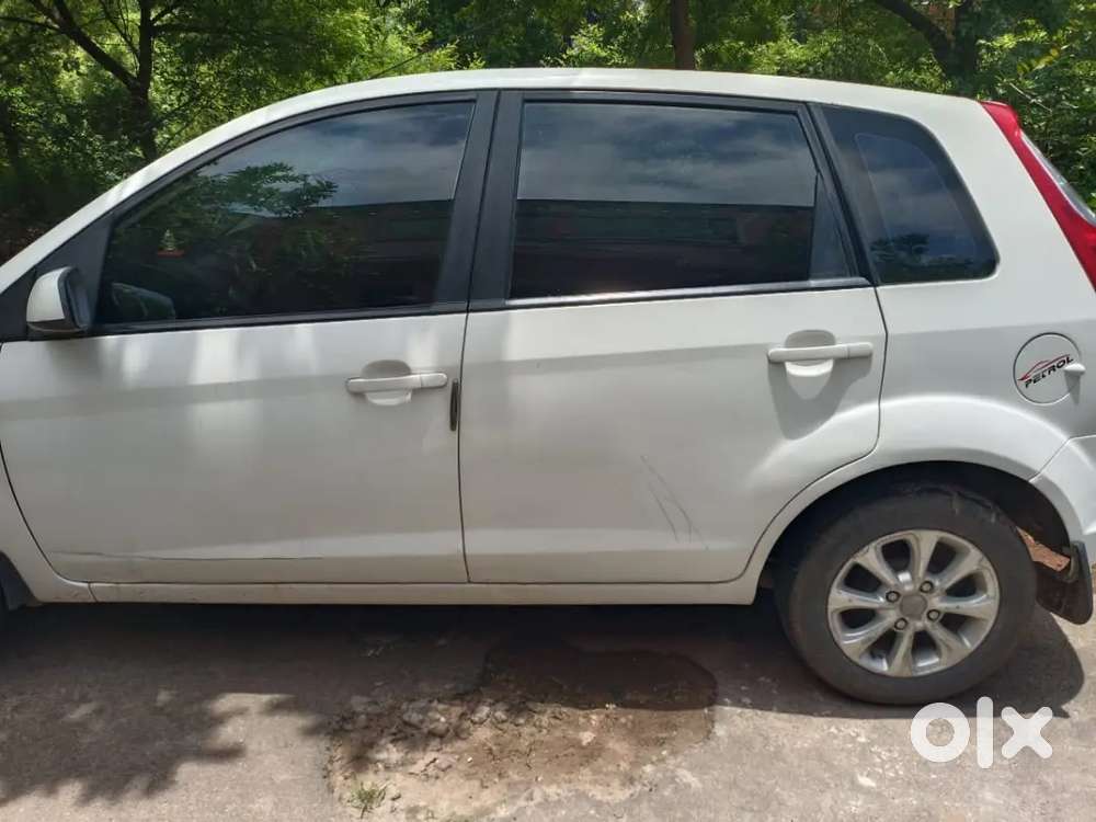 Ford Figo 2011 Petrol 125000 Km Driven