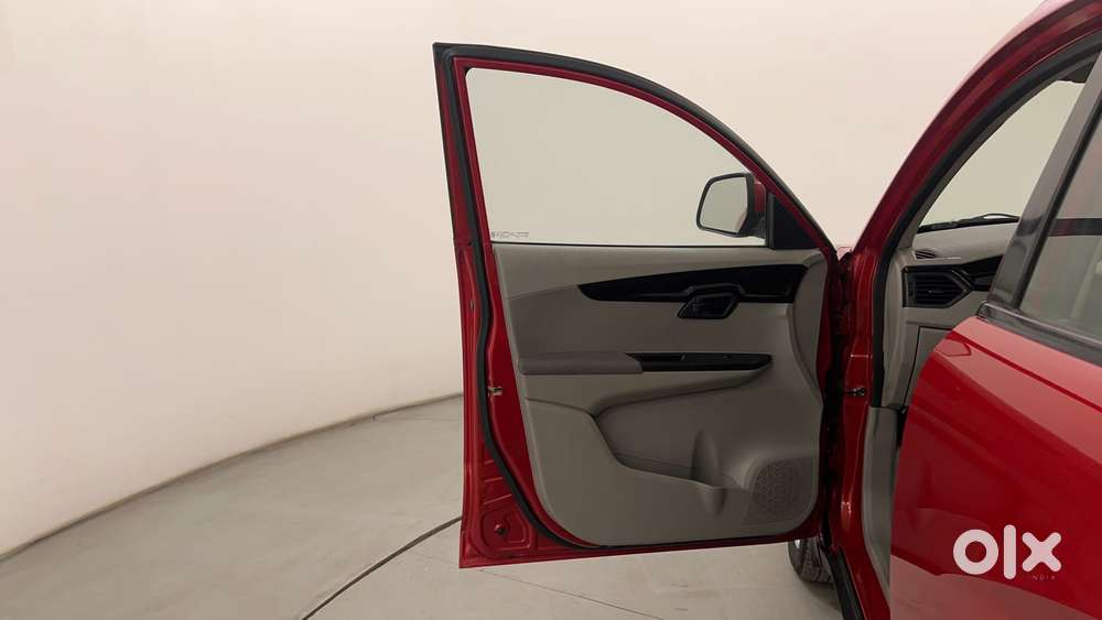 Mahindra Kuv 100 Mfalcon G80 K8, 2017, Petrol