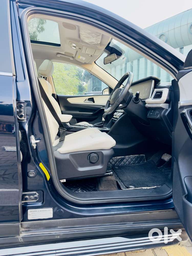 Mahindra Xuv700 2.2 Ax 7 Diesel At Luxury Pack Str Awd, 2022, Diesel