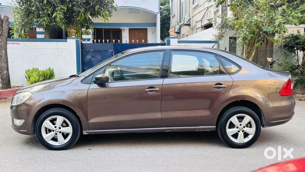 Skoda Rapid 2013-2016 1.5 Tdi At Ambition With Alloy Wheel, 2015, Di..