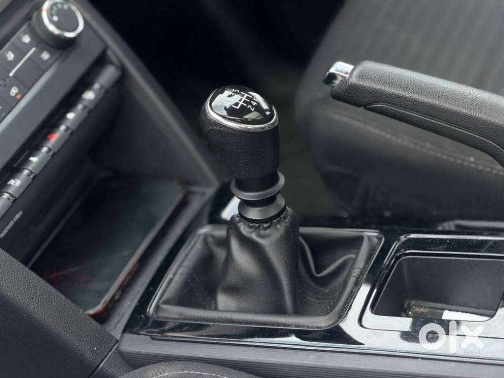 Mahindra Xuv700 2.0 Ax 5 Petrol Mt Str, 2021, Petrol