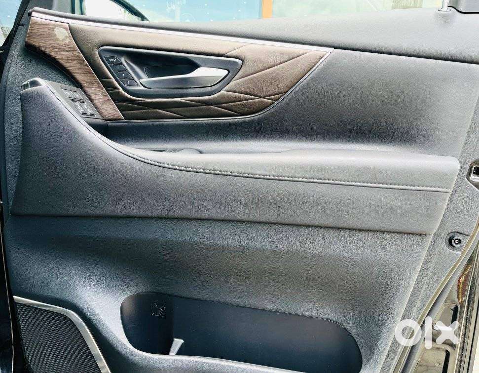 Toyota Vellfire Vip – Executive Lounge, 2025, Petrol